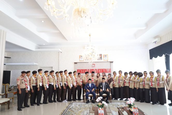 
					Wali Kota Mahyaruddin Salim Selaku Kamabicab Terima Silaturahmi Pasukan 17 Gerakan Pramuka Kwartir Cabang Tanjungbalai