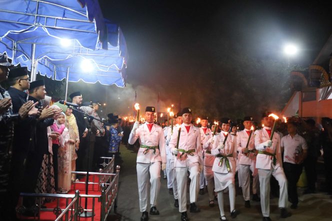 
					Wali Kota Tanjungbalai dan Wakil Wali Kota Bersama Forkopimda Lepas Pawai Obor Semarak HUT ke-80 RI
