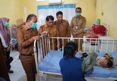 Wali Kota dan Wakil Wali Kota Tanjungbalai Berikan Bingkisan kepada Bayi yang Lahir Tepat 17 Agustus 2025 Di RSUD Dr Tengku Mansyur