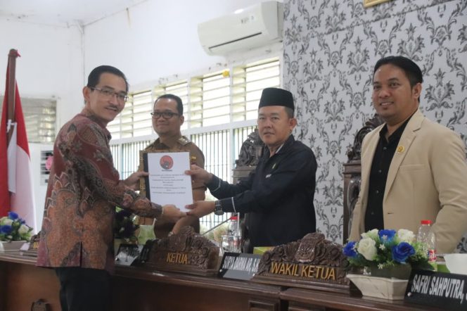 
					Rapat Paripurna DPRD Dalam Agenda Penyampaian Nota Pengantar Keuangan Wali Kota, Pandangan Umum Fraksi