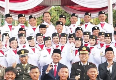 Upacara Penurunan Bendera HUT RI ke-80 di Kecamatan Ciampea Berlangsung Khidmat