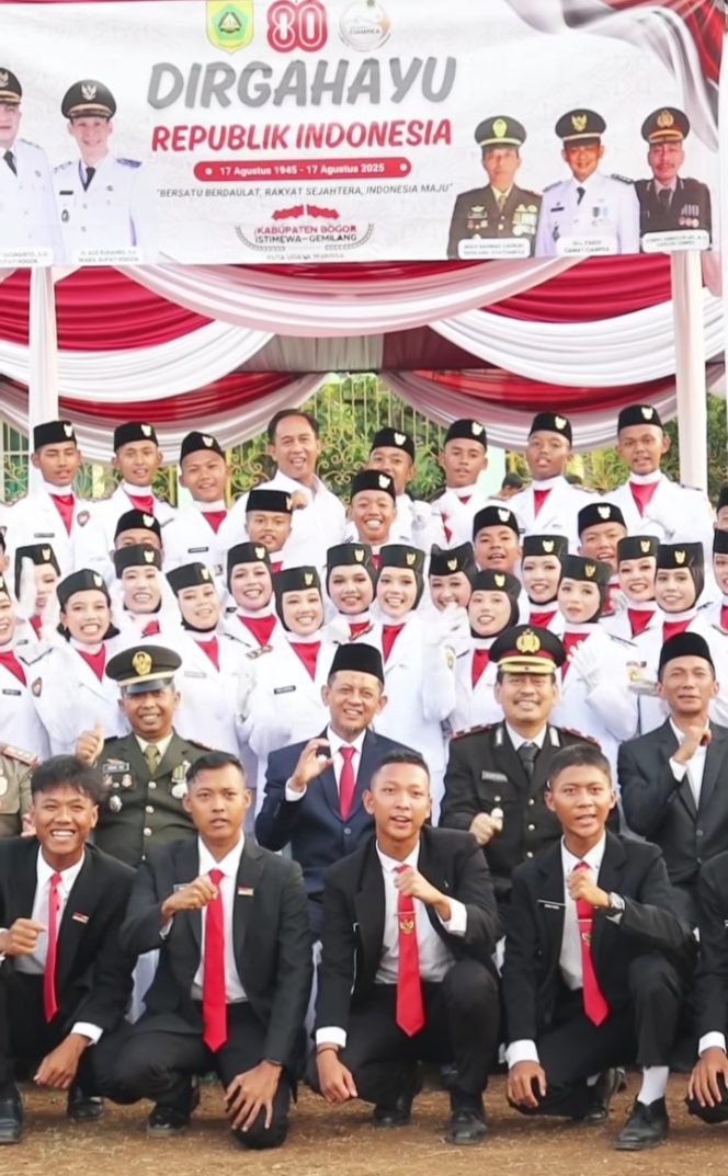
					Upacara Penurunan Bendera HUT RI ke-80 di Kecamatan Ciampea Berlangsung Khidmat