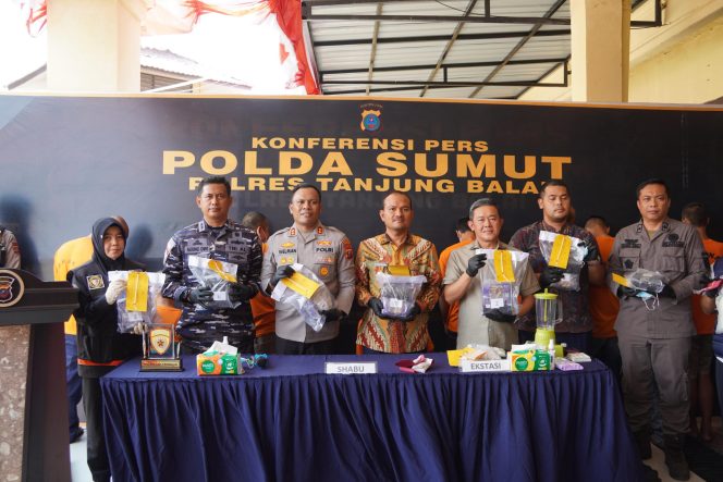 
					Wali Kota Tanjungbalai Hadiri Press Realise Pemusnahan Barang Bukti Narkoba Hasil Pengungkapan Kasus Polres Tanjungbalai