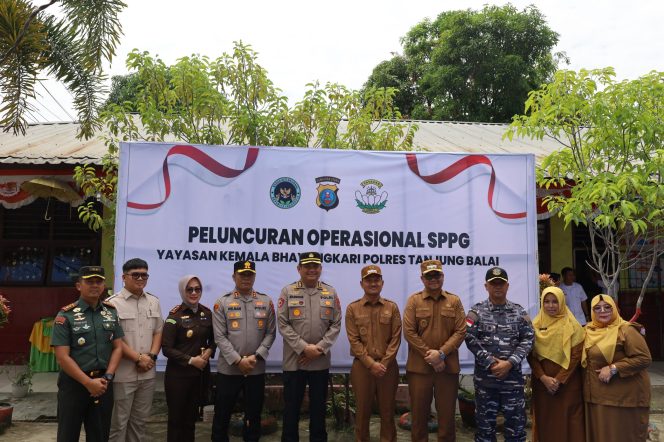 
					Wali Kota dan Wakil Wali Kota Tanjungbalai Hadiri Launching Satuan Pelayanan Pemenuhan Gizi Yayasan Kemala Bhayangkari Polres Tanjungbalai