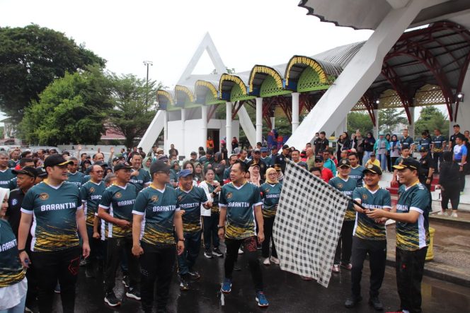 
					Wali Kota dan Wakil Wali Kota Tanjungbalai Jalan Sehat Bersama Kepala Barantin Serta Jajaran Karantina Indonesia