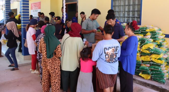 Antusias Warga Sambut Gerakan Pangan Murah di Mako Sat Polairud Polres Belitung Timur