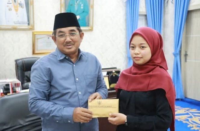 
					Bupati Anwar Sadat Apresiasi Nurazlina, Pemuda Berprestasi yang Siap Berangkat ke Tiongkok