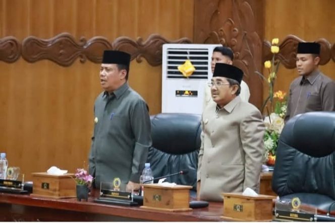 
					Bupati Anwar Sadat Ikuti Rapat Paripurna DPRD Tanjab Barat Bahas Perubahan APBD 2025