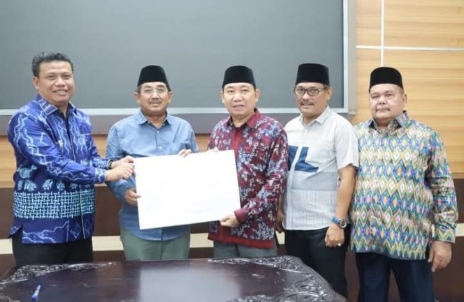 
					Bupati Tanjab Barat Pimpin Rapat Usulan Pembagian Persentase Saham PI 10% Bersama Pimpinan dan Anggota DPRD Tanjab Barat
