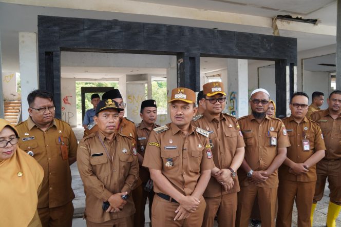 
					Wali Kota dan Wakil Wali Kota Tanjungbalai Tinjau Bangunan RS Type C Jalan Kartini, Direncanakan Akan Dimanfaatkan Sebagai Gedung Perkantoran