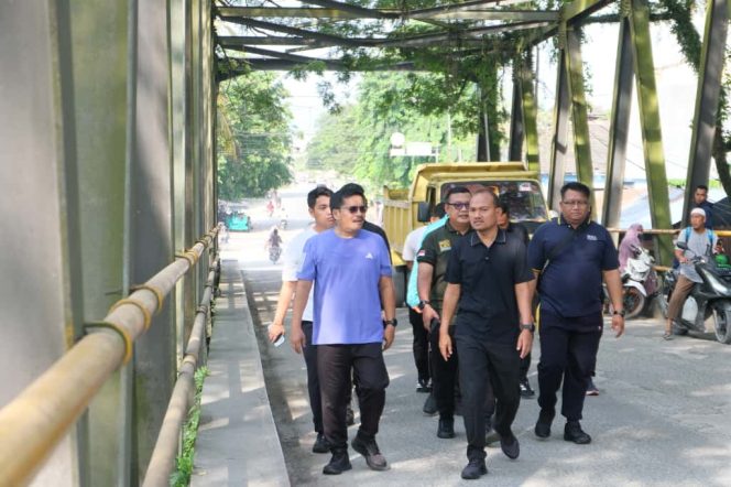 
					Wali Kota Mahyaruddin Salim Jalan Sehat Bersama Sekdaprovsu Keliling Pusat Kota Tanjungbalai