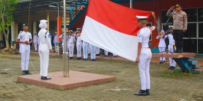 
					Jadi Pembina Upacara di SMKN 4 Pangkalpinang, Ini Pesan Dir Binmas Polda Babel