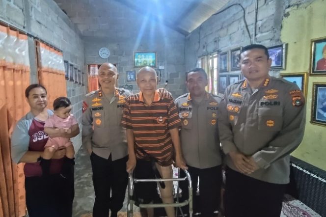 
					Kapolda Babel Susuri Gang di Pangkalpinang, Serahkan Bantuan Kaki Palsu Buat Sawari