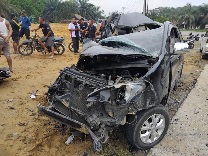 
					Laka Lantas di Tanjab Barat Bus dan Innova Bertabrakan, Enam Orang Luka