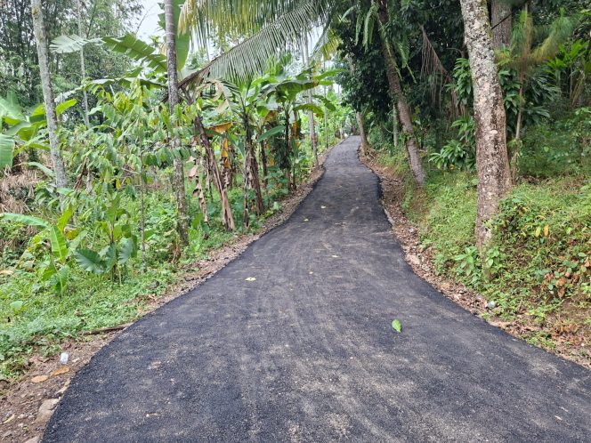 
					Pemdes Cibadak Sukamakmur Realisasikan Anggaran Dana Desa Bangun Hotmix Jalan Desa Angaran 2025