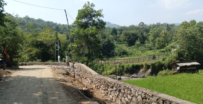 
					Pemdes Sukajaya Jonggol Realisasikan Bankeu Bangun Betonisasi Jalan Lingkungan dan TPT Pake Dana Bankeu 2025