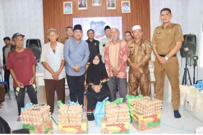
					Pemkab Tanjab Barat Fokus Salurkan Bantuan Sembako untuk Masyarakat Miskin Ekstrem