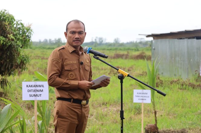 
					Pemko Tanjungbalai Bersama Kakanwil Imigrasi Provsu dan Stakeholder Tanam Perdana Bibit Kelapa dan Jagung di Kelurahan Sei Raja