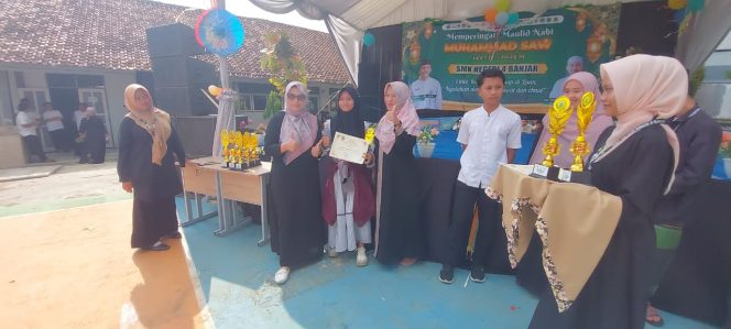 
					SMK Negri 4 Kota Banjar Gelar Maulid Nabi Dengan Tema “Cinta Rasul Tak Cukup di Lisan, Nyatakan dengan Sholawat dan Amal”