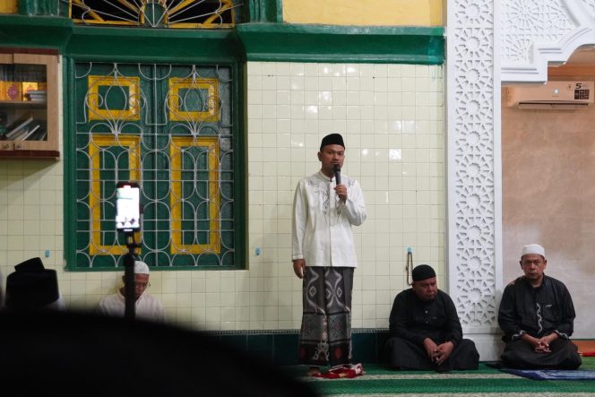
					Sholat Subuh Berjamaah dan Zikir Bersama, Wali Kota Tanjungbalai : Terkait Demo DPR RI, Imbau Masyarakat Tetap Tenang dan Jaga Kondusifitas