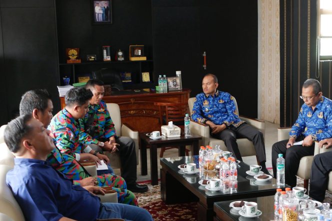 
					Wali Kota Mahyaruddin Salim Terima Audiensi Aliansi Serikat Buruh/Serikat Pekerja Bersatu Kota Tanjungbalai