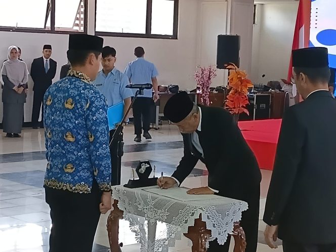 
					Bupati Bandung Barat Tekankan Integritas dan Disiplin ASN Saat Pelantikan 122 P3K dan CPNS