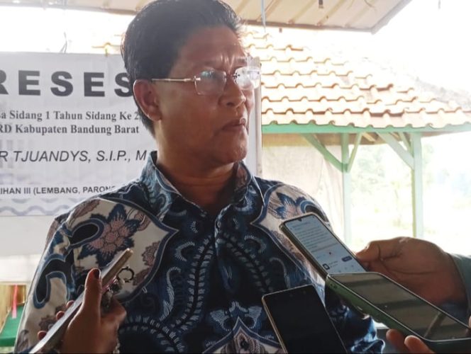 
					Dekat dengan Rakyat, Pither Tjuandys Dengar Langsung Keluhan Warga soal Infrastruktur dan Air Bersih