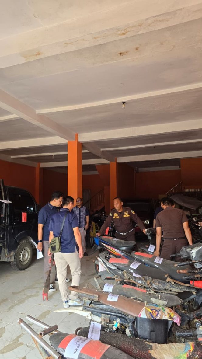 
					Tim Survei KPKNL Lahat Cek Barang Rampasan Kejaksaan Negeri Musi Rawas mu