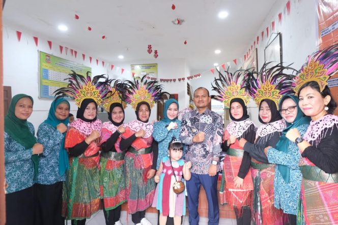 
					Wali Kota Tanjungbalai Bersama Ketua TP-PKK Hadiri Kegiatan Evaluasi Kelurahan Pelaksana Tahun 2025 Bidang UP2K PKK di Kelurahan Karya
