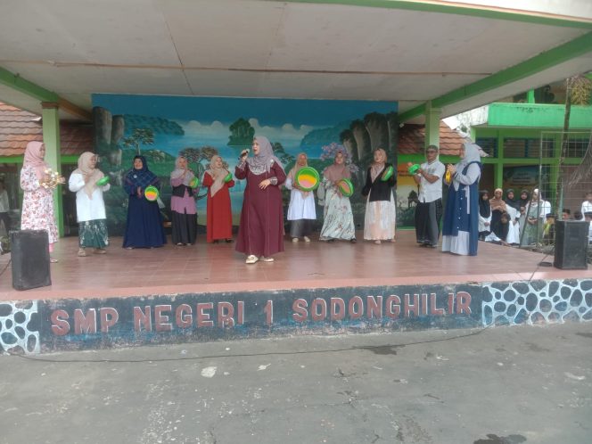 
					SMPN 1 Sodonghilir Gelar Acara Hari Santri Nasional Tahun 2025