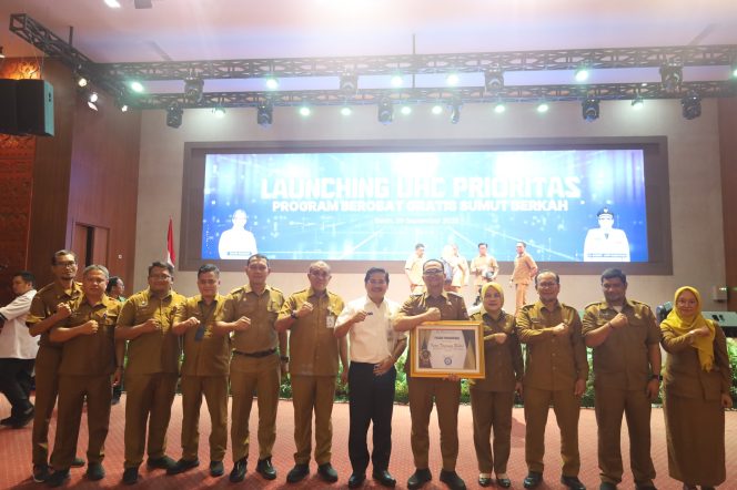 
					Terima Penghargaan UHC dari Gubsu, Wakil Wali Kota Tanjungbalai : Pemko Tanjungbalai Siap Berkolaborasi Wujudkan Pengobatan Gratis Menuju Sumut Berkah