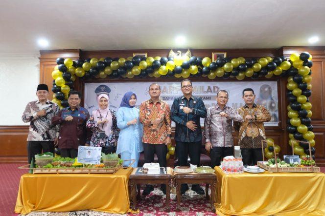 
					Wakil Wali Kota beserta Jajaran Pemko Tanjungbalai Beri Ucapan Selamat Ulang Tahun Ke-43 Kepada Wali Kota Mahyaruddin Salim