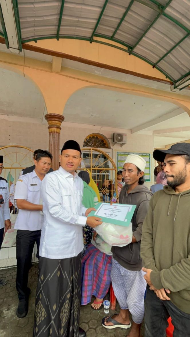 
					Wali Kota Tanjungbalai Kunjungi dan Beri Bantuan Kepada Warga Korban Kebakaran Kelurahan Pantai Burung