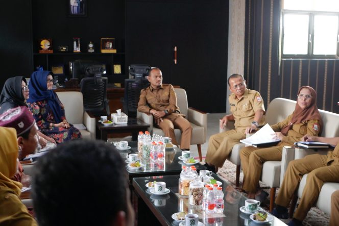 
					Wali Kota Tanjungbalai Terima Audiensi Pensiunan ASN Golongan III, Bahas Aset Pemko Yang Saat Ini dipakai Menjadi Rumah Tempat Tinggal