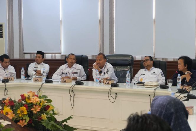 
					Wali Kota dan Wakil Wali Kota Tanjungbalai Hadiri Sosialisasi Adipura 2025, Tegaskan Komitmen Ciptakan Lingkungan Bersih dan Sehat
