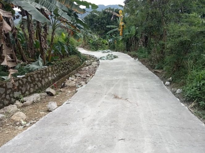 Desa Bojongkoneng Istimewa Realisasikan Pembangunan Betonisasi Jalan Lingkungan Pakai Dana Bankeu Tahap Satu 2025