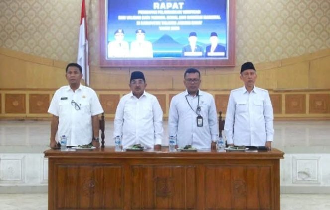 
					Pastikan Data Akurat, Bupati Tanjab Barat Ingatkan RT Laksanakan Tugas atau Siap Terima Sanksi