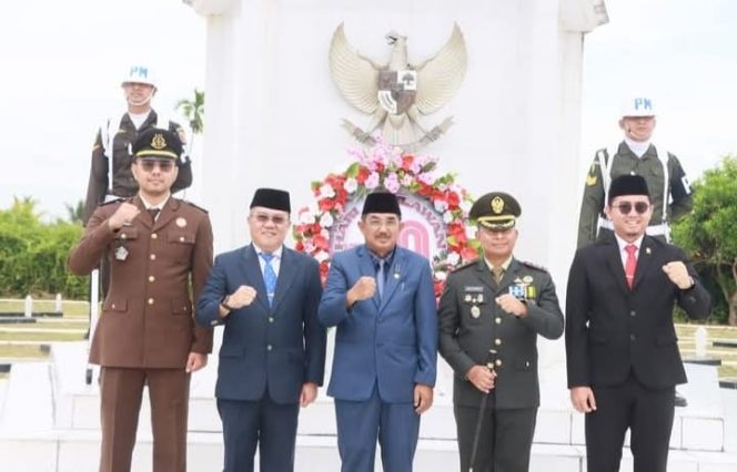 
					Peringati Hari Pahlawan ke-80, Pemkab Tanjab Barat Gelar Upacara Ziarah Nasional di TMP Yudha Satria Pengabuan