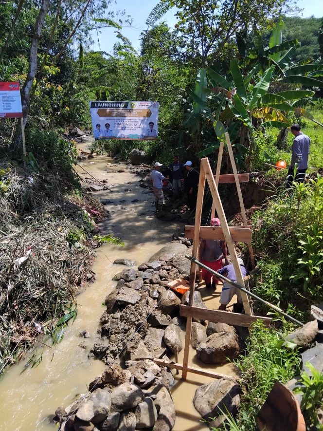 
					Sumurbatu Istimewa Launching Bankeu, Sekaligus Peletakan Batu Pertama Bangun TPT Pakai Dana Bankeu Tahap Satu Anggaran 2025