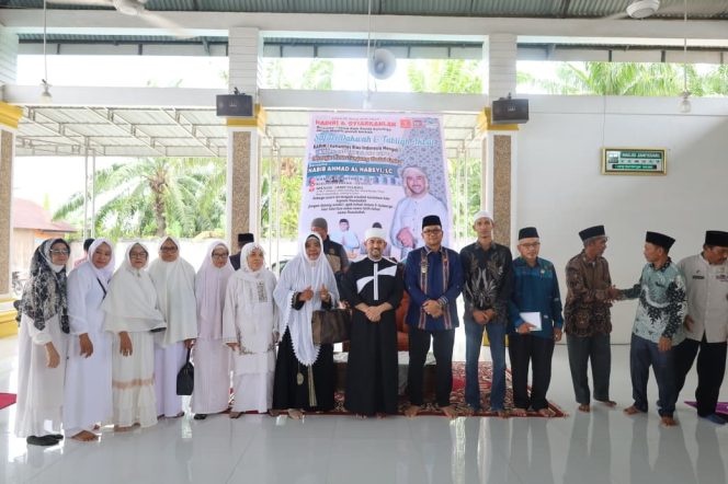 
					Wakil Wali Kota Tanjungbalai Hadiri Safari Dakwah dan Tabligh Akbar di Masjid Jami’ Issabil Bersama Habib Ahmad Alhabsyi