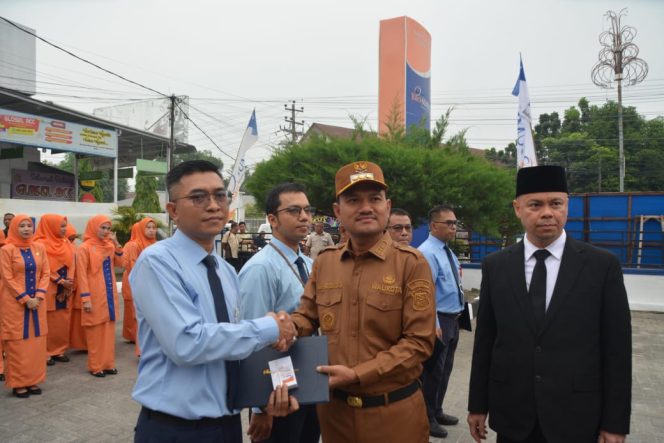 
					Wali Kota Mahyaruddin Salim Menjadi Inspektur Upacara Peringatan HUT Bank Sumut ke-64