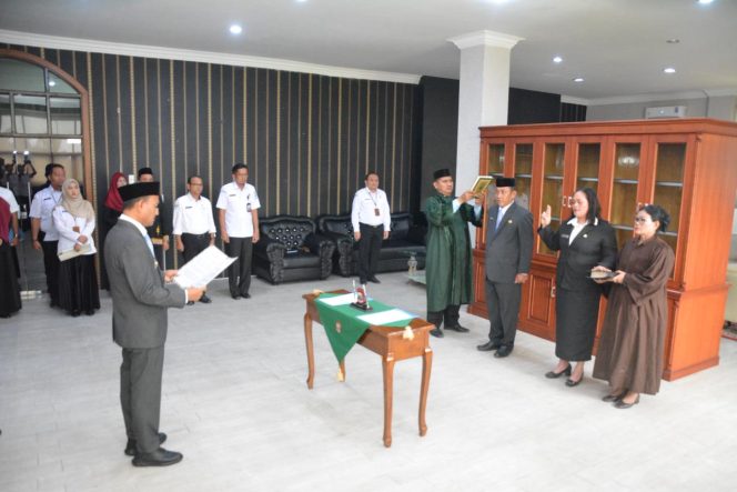 
					Wali Kota Tanjungbalai Lantik Dua Pejabat Administrator, Kabag Kesra dan Kabag Orta Sekretariat Pemko Tanjungbalai